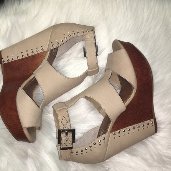 Gianni Bini Shoes - 😎😎Gianni Bini Caged Wedge Platform😎😎
